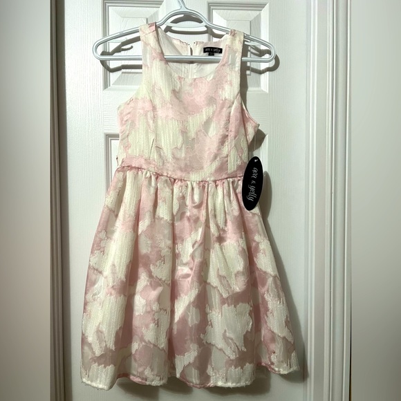 Pink Dress. Very cute . Size 12  NWT! Never worn - Picture 1 of 4